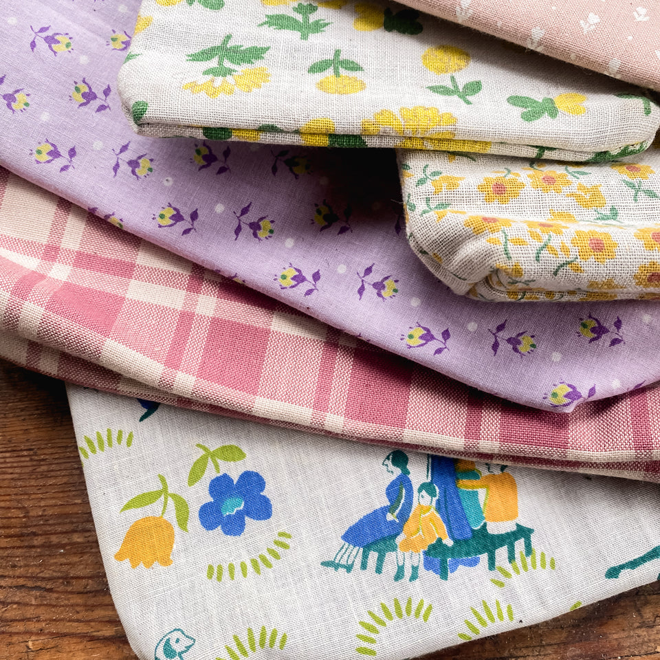 Saver Pouch with 1980s Cotton Floral: Gert