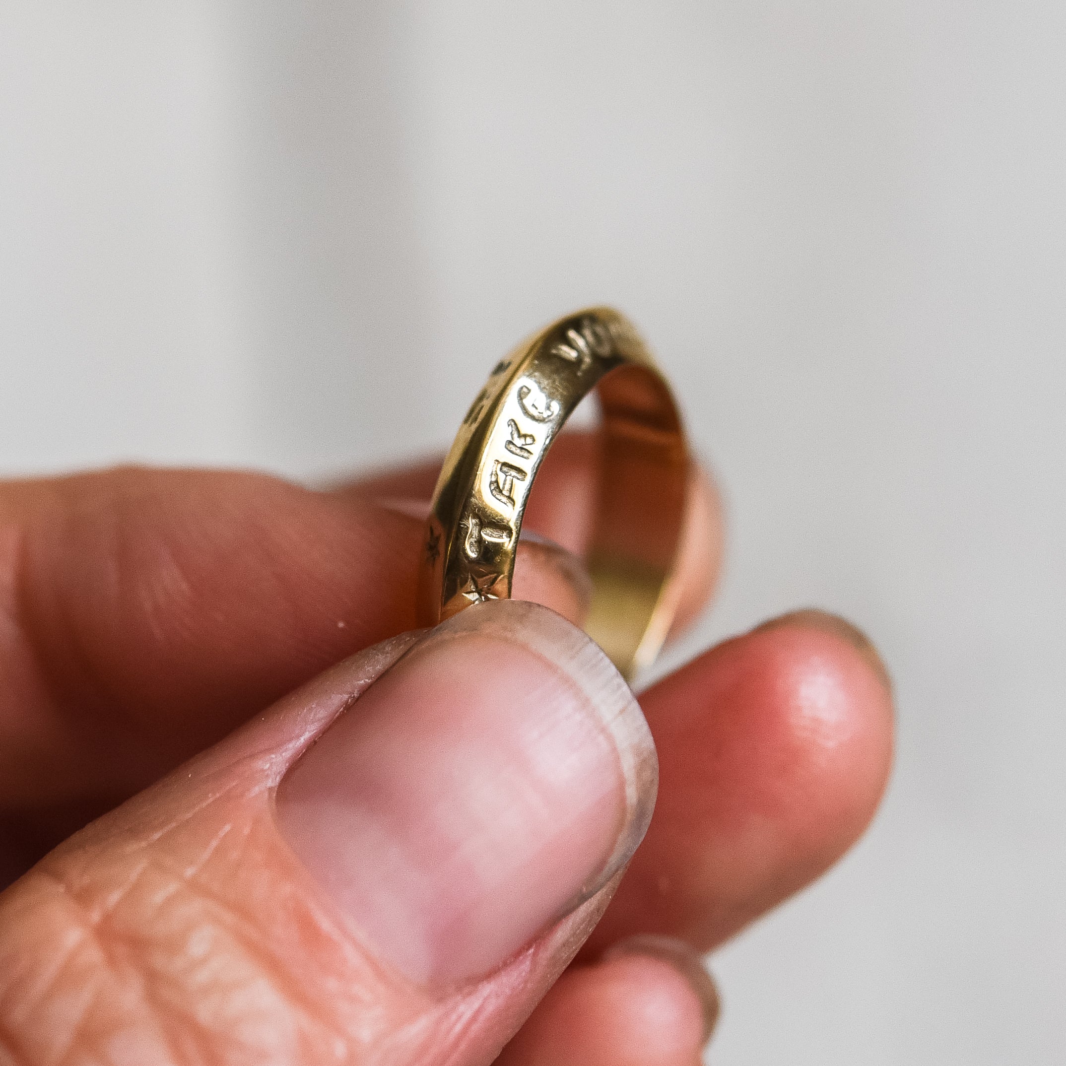 /color-Gold