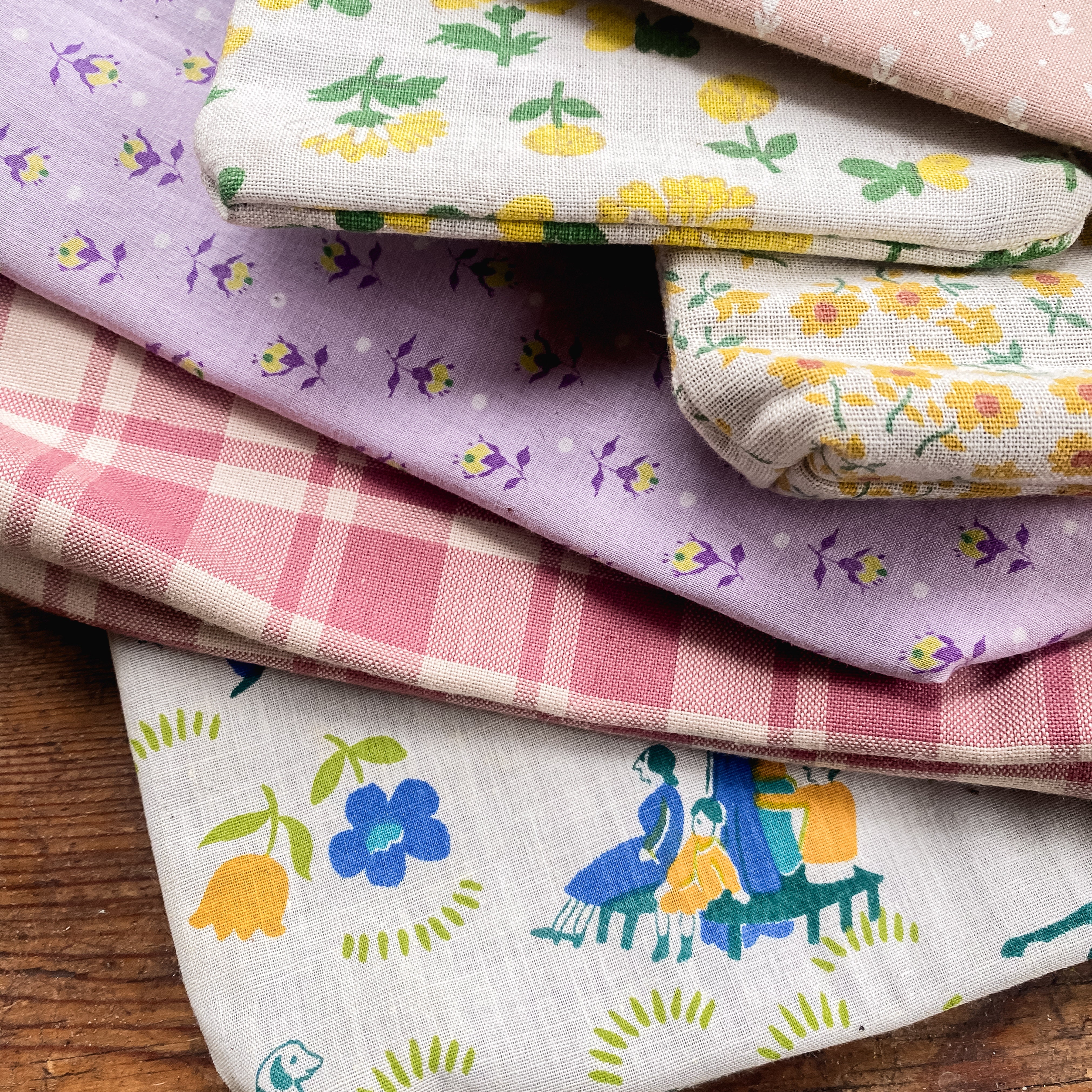 Spender Pouch with Mid-1900s Feedsack: Sabine